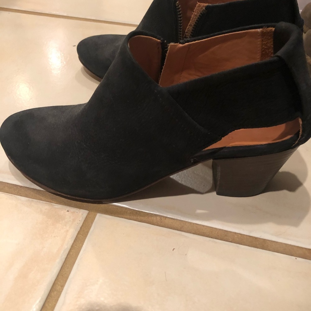 Gidigio leather heeled shoe